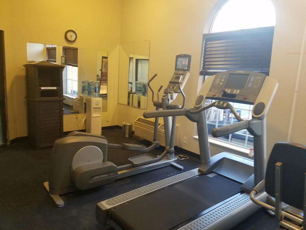ホテル ラマダ バイ ウィンダム グレンデール ハイツ ロンバード Glendale Heights エクステリア 写真