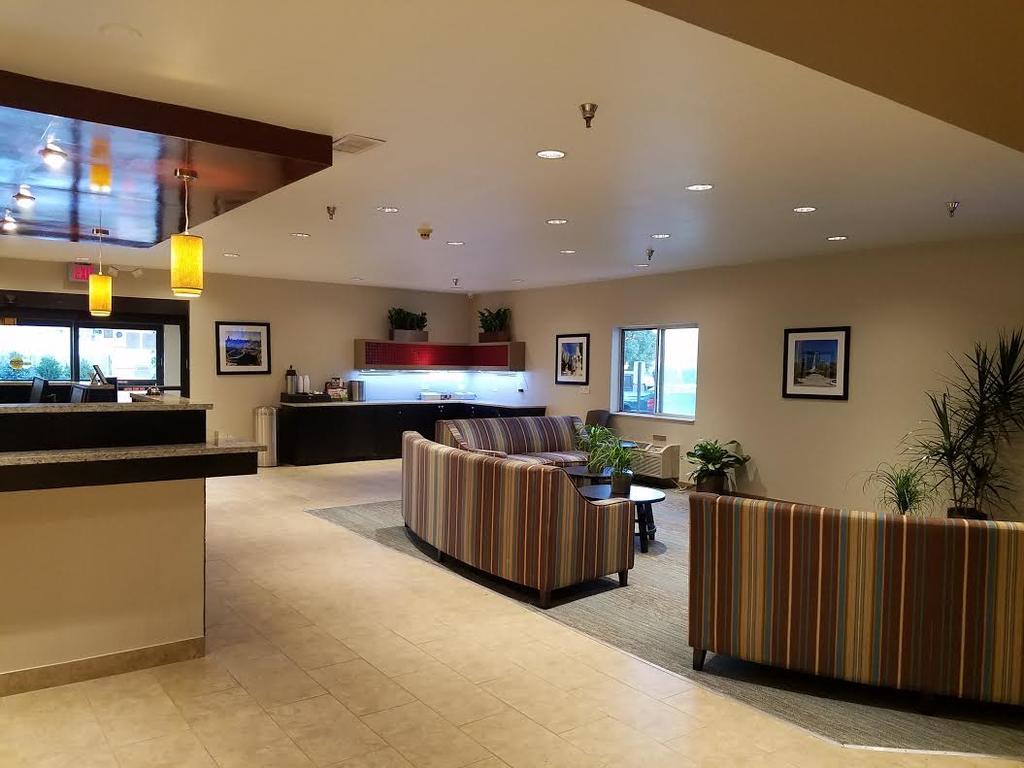 ホテル ラマダ バイ ウィンダム グレンデール ハイツ ロンバード Glendale Heights エクステリア 写真