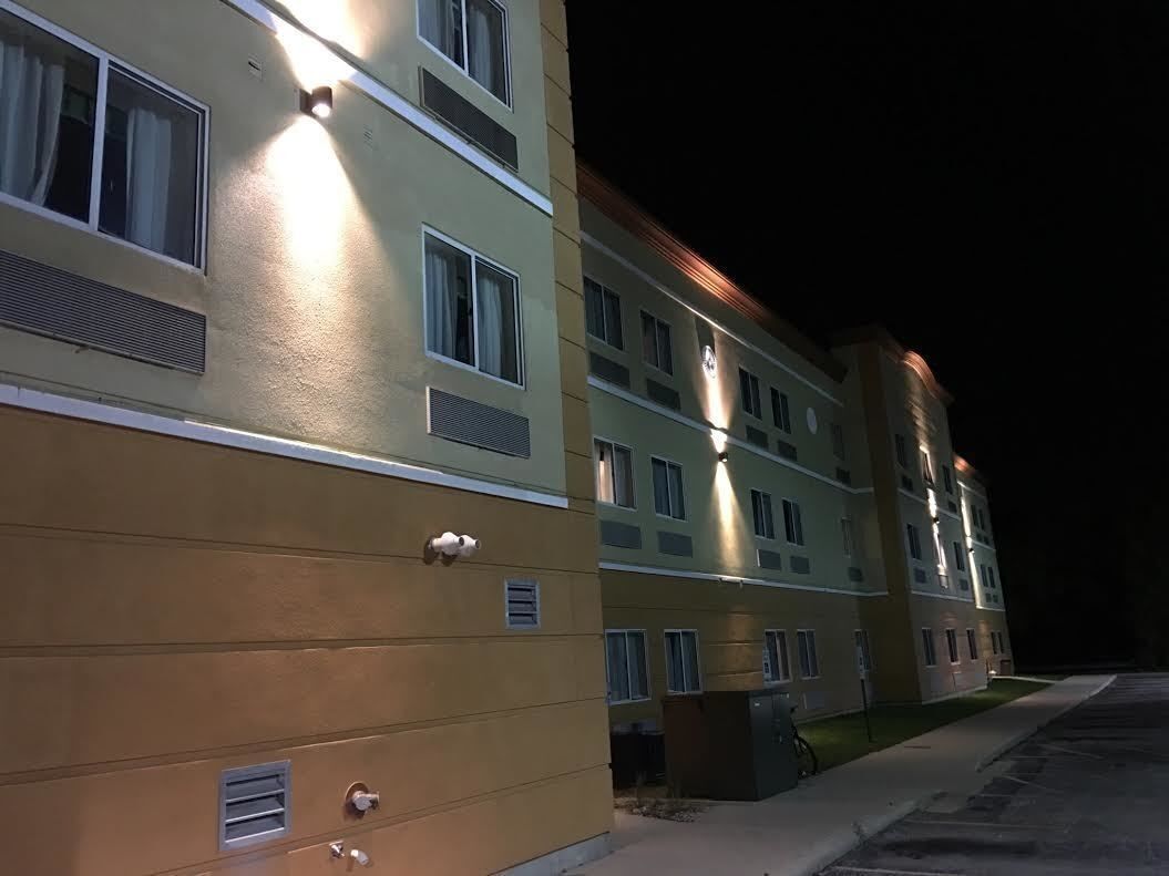 ホテル ラマダ バイ ウィンダム グレンデール ハイツ ロンバード Glendale Heights エクステリア 写真