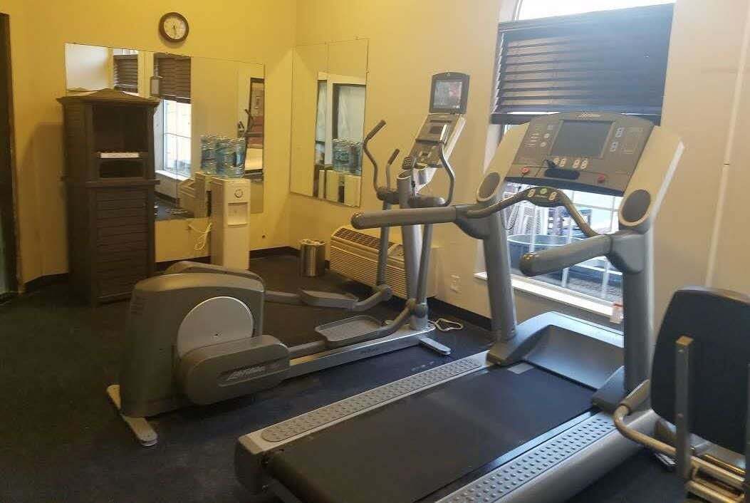ホテル ラマダ バイ ウィンダム グレンデール ハイツ ロンバード Glendale Heights エクステリア 写真
